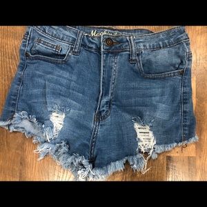 Machine distressed denim shorts